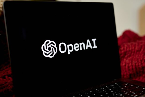 Usuarios de ChatGPT, el chatbot de Inteligencia Artificial de OpenAI, reportan fallas generalizadas en funcionamiento