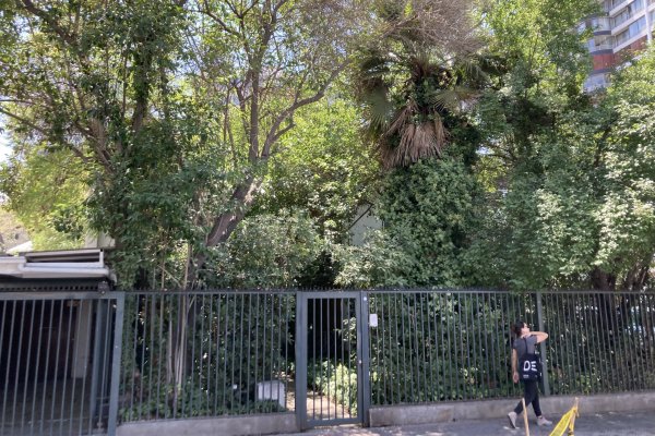 La propiedad que habitó el expresidente Allende, en Guardia Vieja 392. (Foto: Rodrigo Martínez)