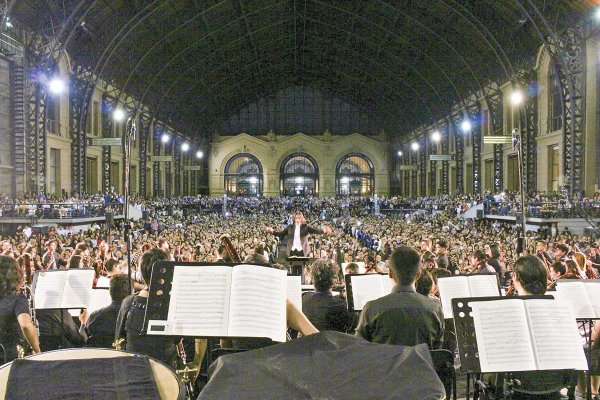 Guía de Ocio: Concierto por la Hermandad en el Centro Cultural Estación Mapocho y María Callas llega al cine