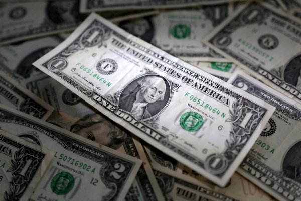 El dólar retrocede con fuerza en la apertura y baja de $1.010 por recuperación del cobre