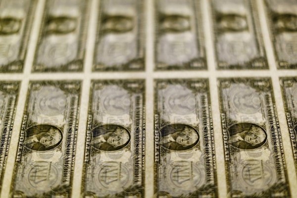 El dólar abre con leve baja en medio de nuevo avance en el precio del cobre