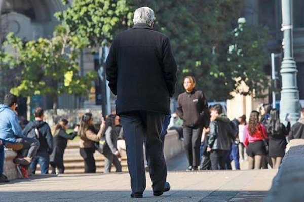 83% del Panel UC respalda idea de que la reforma de pensiones incluya mayor competencia entre AFP y reduzca comisiones