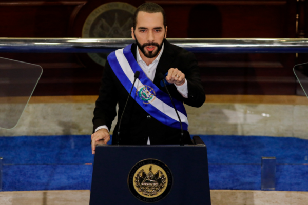 <p>Cómo El Salvador se convirtió en un modelo para la extrema derecha del mundo</p>