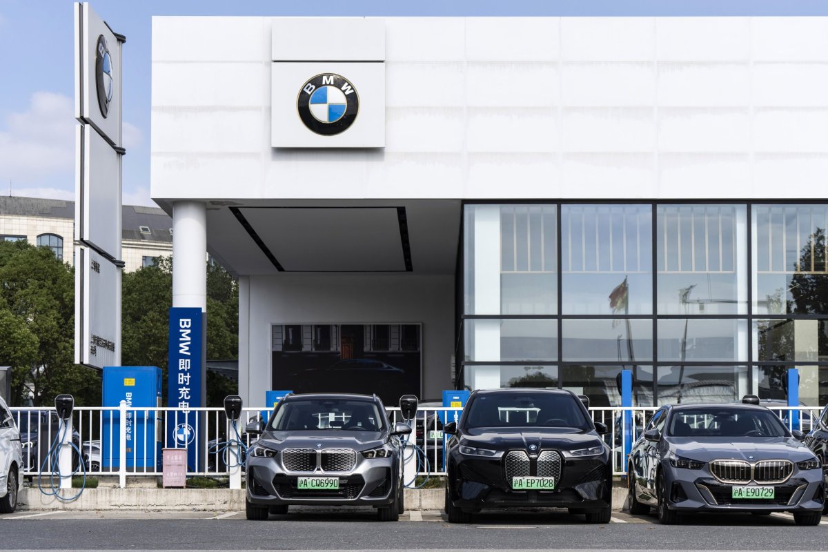 <p>Las ventas de autos de BMW caen tras masivo retiro por falla y menor demanda en China</p>