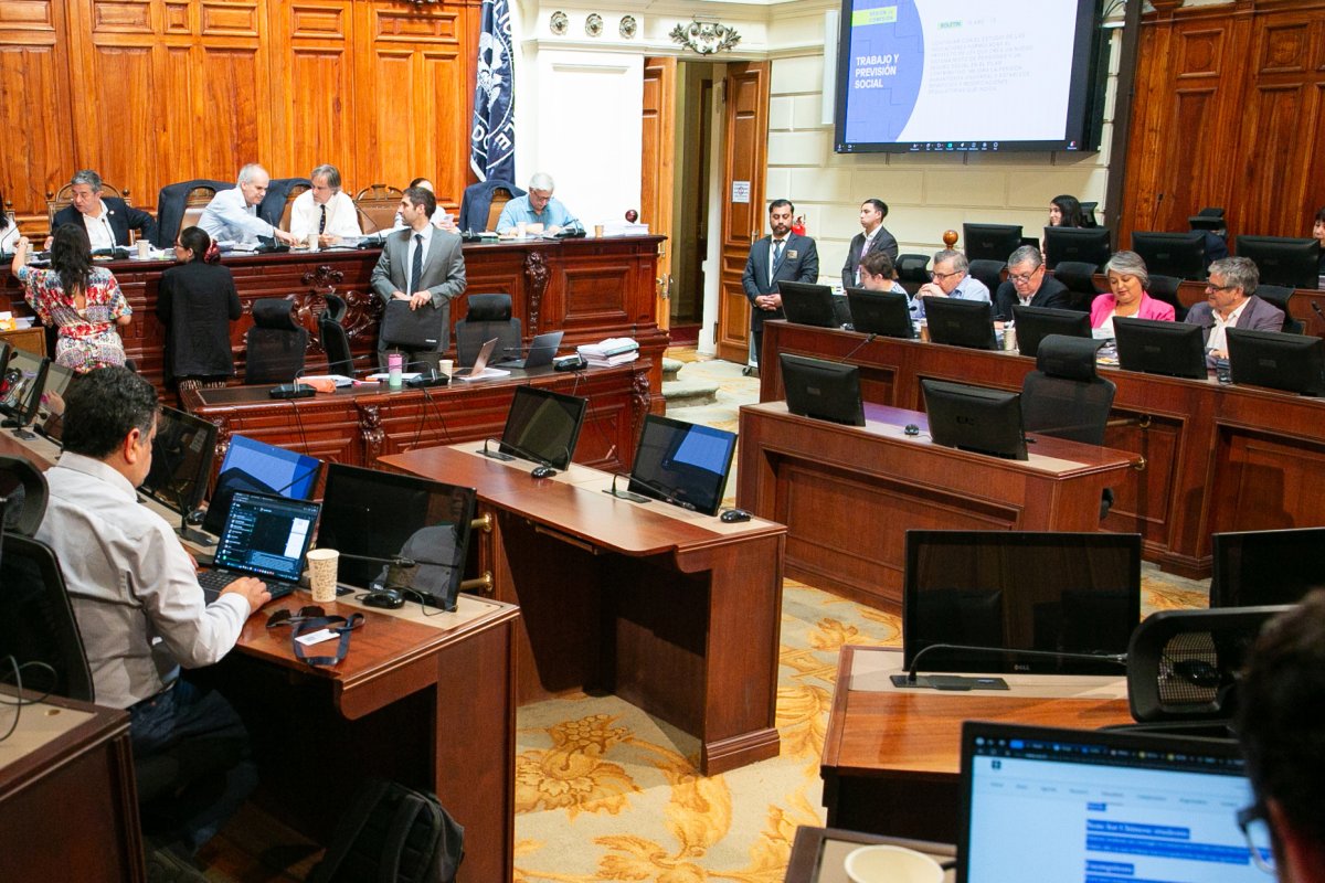 <p>Comisión de Trabajo aplica nuevos cambios a reforma previsional: desde el primer año una parte irá a capitalización individual</p>