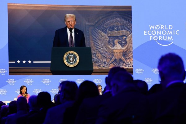 <p>Donald Trump en Davos hizo una llamado a la OPEP a bajar los precios mundiales del petróleo</p>