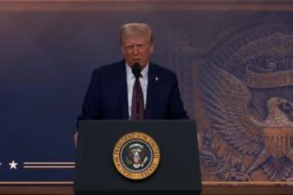 <p>Ahora en DF | Trump espera verse "pronto" con Putin y anticipa el mayor recorte fiscal en la historia de EEUU</p>