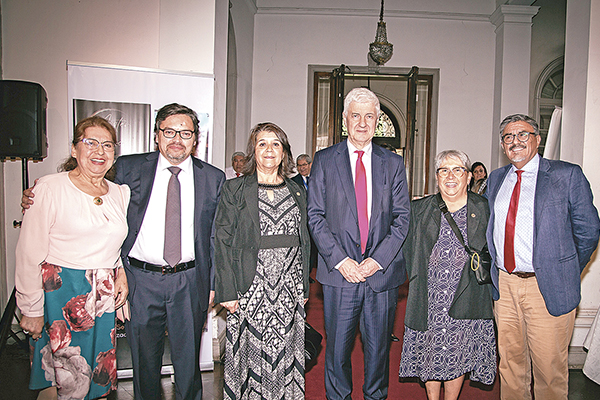 Directiva Consejo Regional Metropolitano: Marta Ossa, delegada nacional, Rodrigo Olave, secretario, Lucy Escobar, presidenta, Javier Etcheberry, director SII, Ana Núñez, tesorera y Pedro Rojas, vicepresidente.