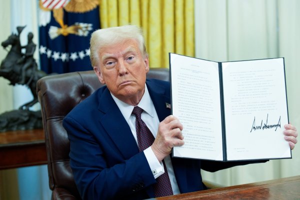 <p>Trump firma medidas ejecutivas para la regulación de las criptomonedas y la Inteligencia Artificial impulsando al mercado tecnológico</p>