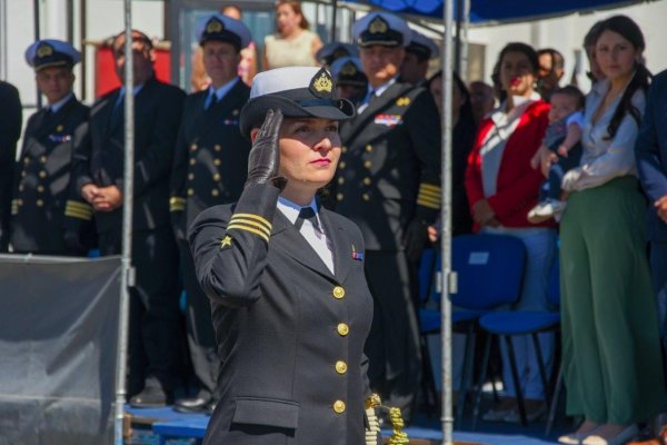 <p>La teniente Camila Ovalle asume como la primera Capitán de Puerto de la historia de la Armada de Chile</p>