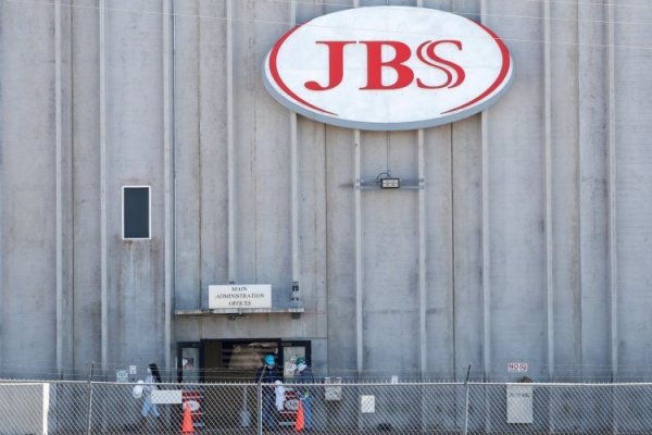 Gigante de la carne JBS adquiere el 50% de importante productor de huevos en Brasil