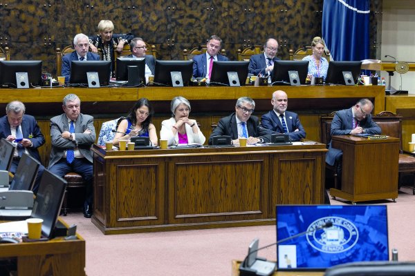 <p>Desde pasadas las 15:00 horas sesionó la Sala del Senado hasta total despacho. Foto: Senado</p>