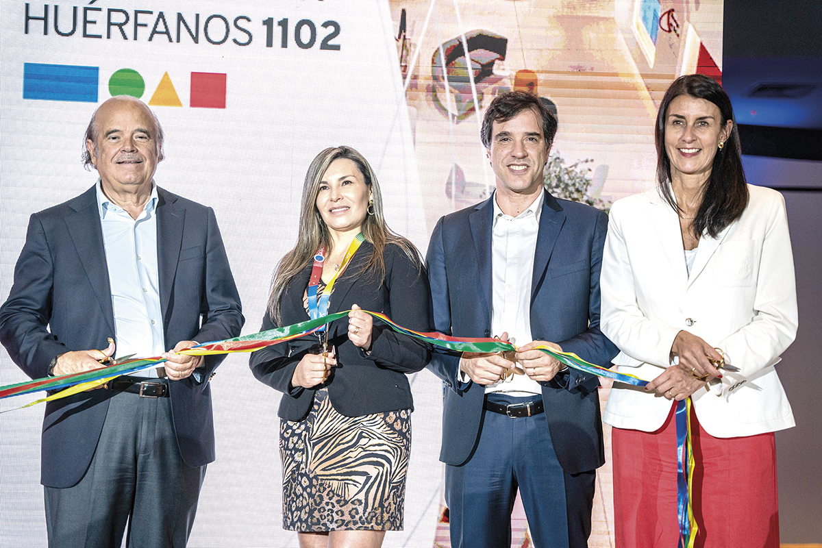 <p>Eugenio Von Chrismar, gerente general de Bci; Carolina Cabrales, subgerenta de oficina; Ignacio Yarur, presidente de Bci; Paola Alvano, gerenta de asuntos corporativos y sostenibilidad del banco.</p>