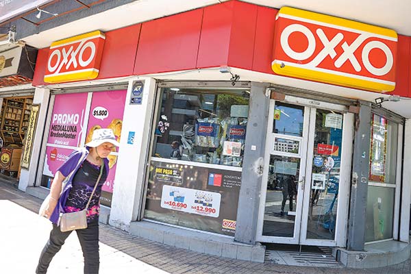 <p>FNE pide al TDLC condenar a Oxxo por entregar información falsa en su operación de concentración con Ok Market</p>