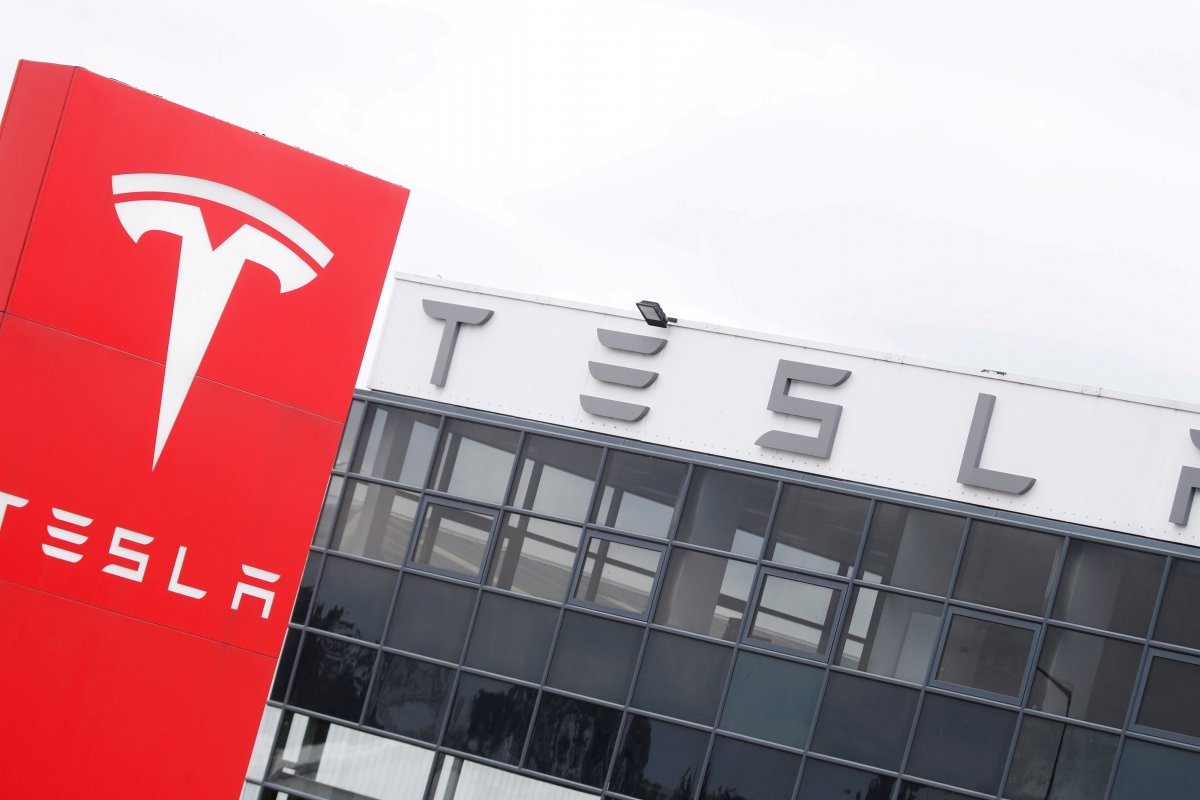 <p>Tesla informa ganancias por debajo de las expectativas de Wall Street, pero promete retomar la senda del crecimiento</p>