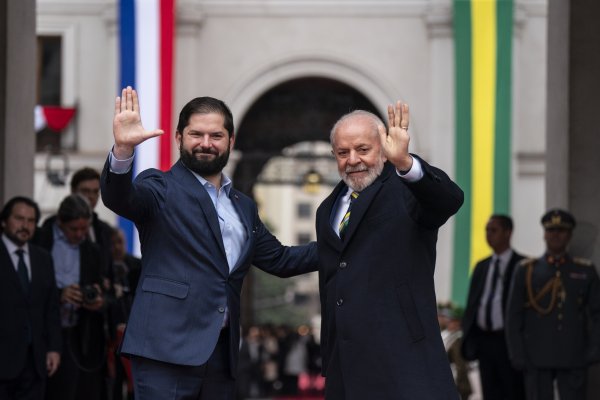 <p>Boric conversa con Lula sobre desafíos para el desarrollo sostenible y confirma visita a Brasil</p>