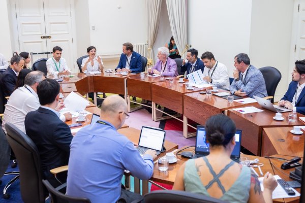 <p>Los integrantes de la Mesa de Tecnología Chilena durante una de las reuniones.</p>