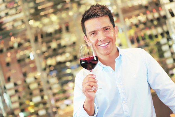 <p>Marcelo Pino, de vender cuchuflís en la playa a ser mejor sommelier de Chile</p>