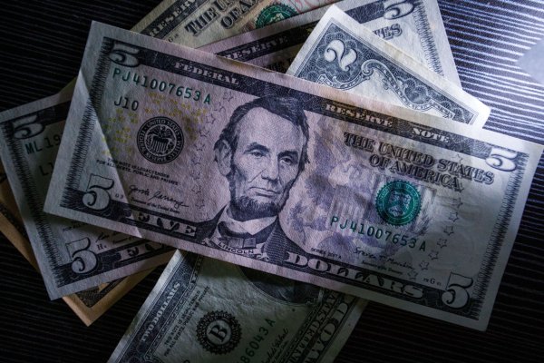 <p>El dólar abre estable atento a cifras sectoriales en Chile y pese a descenso en el precio del cobre</p>