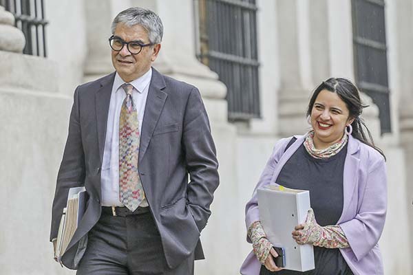 <p>El ministro de Hacienda, Mario Marcel, junto a la directora de Presupuestos, Javiera Martínez.</p>