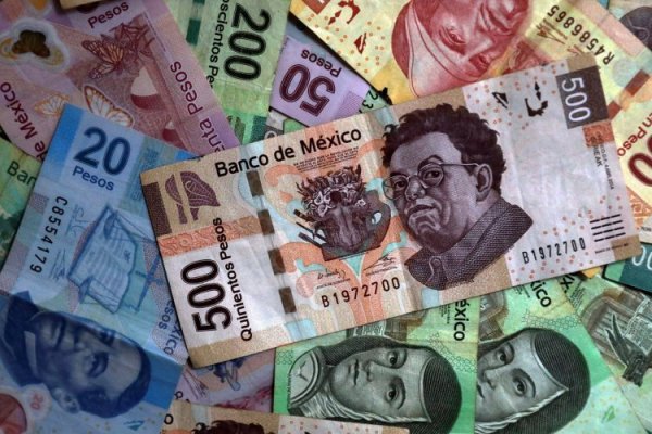 ¿Lunes negro?: El peso mexicano se deprecia como efecto de los aranceles de Trump