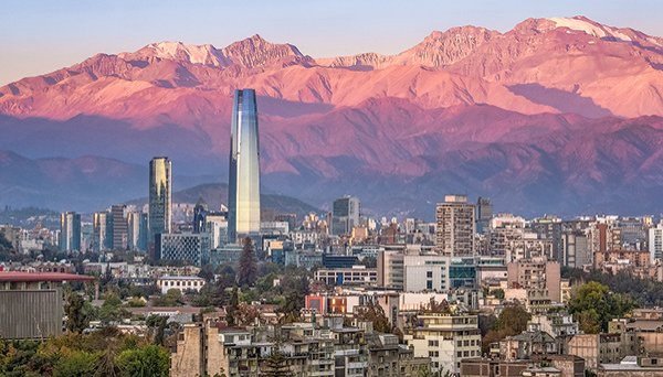 <p>FMI prevé que Chile crecerá entre 2% y 2,5% este año, aunque advierte que los riesgos externos y la incertidumbre siguen siendo elevados</p>