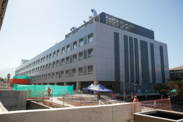 Obras del Hospital del Salvador y el Instituto Nacional de Geriatría superan el 92%: en 2026 abriría sus puertas