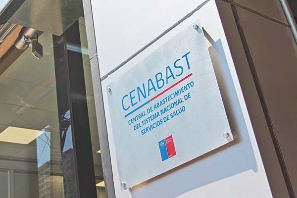 <p>Cenabast registra fármacos propios e incursiona en dispositivos médicos: desde marcapasos a colchones</p>