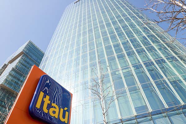 Así funcionaba el complejo y sofisticado esquema de operaciones con divisas que defraudó a Itaú