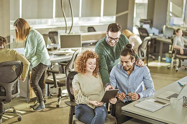 <p>Las compensaciones que están ofreciendo las empresas para encantar a sus trabajadores</p>