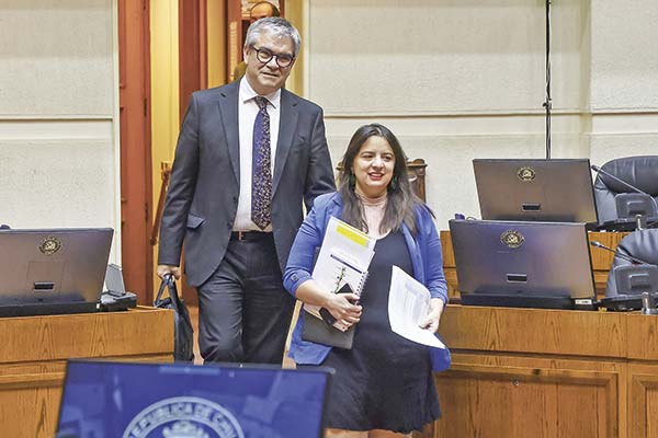 <p>El ministro de Hacienda, Mario Marcel, junto a la directora de Presupuestos, Javiera Martínez. Foto: Aton</p>