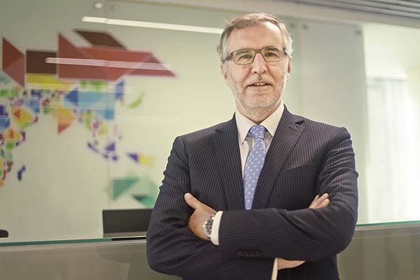 <p>Fabio Valdivieso, gerente general Scotiabank AGF: “Estamos observando una tendencia hacia diversificar los portafolios, más que traspasar las inversiones de un producto a otro”</p>