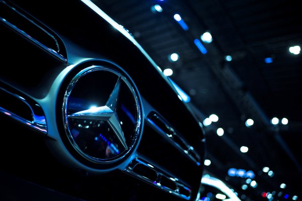 <p>Mercedes-Benz advierte que ganancias en 2025 serán "significativamente" menores</p>