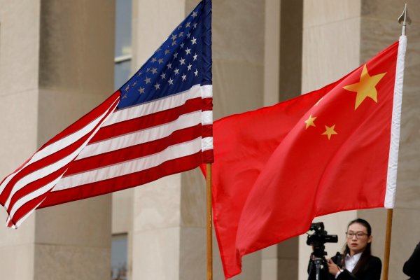 <p>China insta a EEUU a dejar de utilizar como arma los asuntos económicos y comerciales</p>