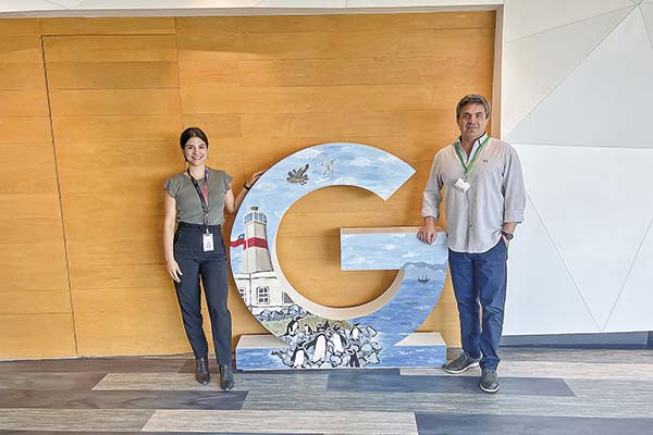 <p>José Cristián Cortés, fundador y CEO de Tet4D, junto a la ejecutiva de Google Cloud, María Fernanda Laverde.</p>