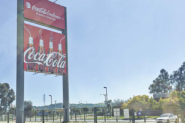 Coca-Cola Embonor termina el ejercicio previo con aumento en ingresos y utilidades