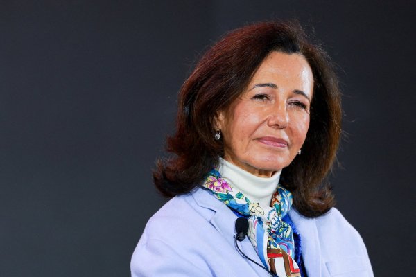 <p>Banco Santander le subió el sueldo a su presidenta Ana Botín</p>