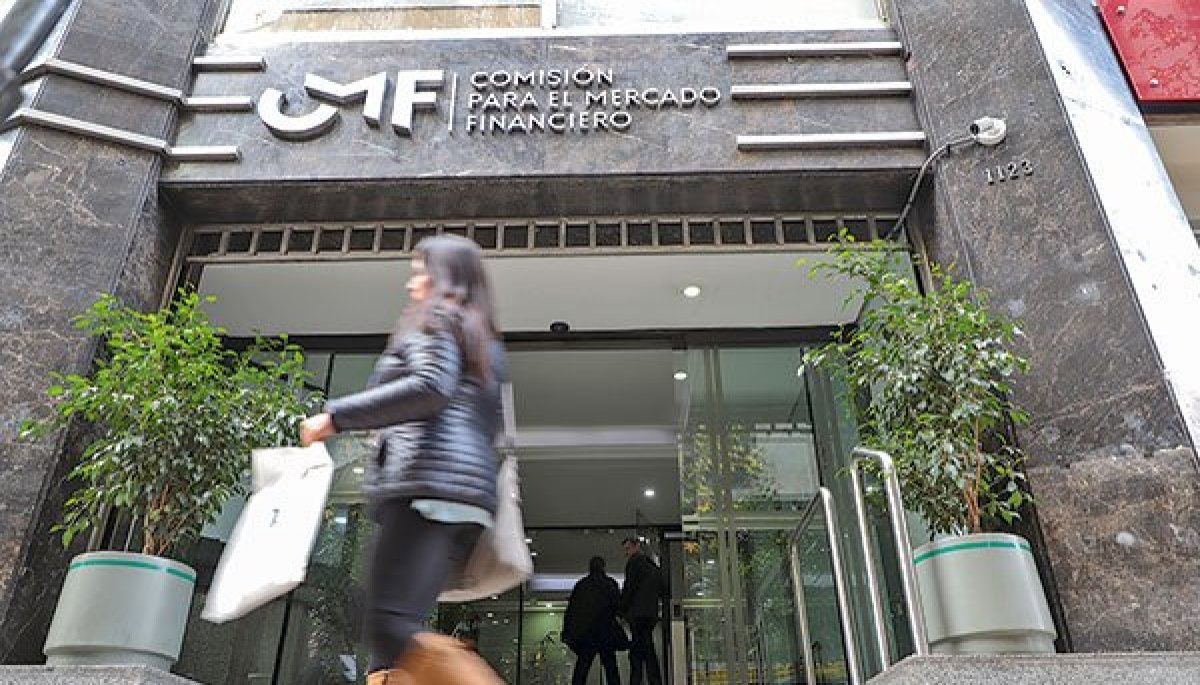 <p>CMF aumenta exigencias de información de fondos, pero mercado alerta sobre alza de costos regulatorios</p>