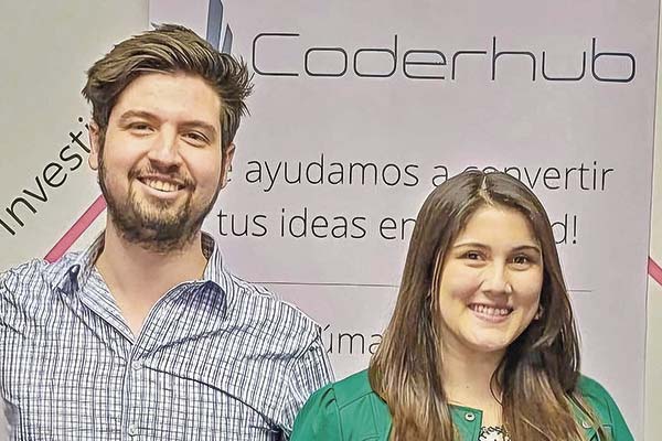 <p>Mauricio Pilleux y Paulina Suárez, cofundadores de Coderhub.</p>