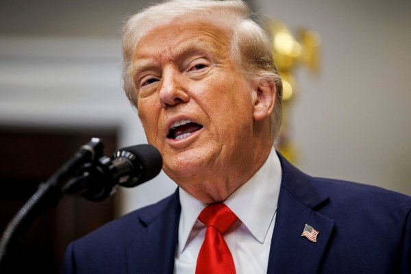 <p>Trump suspende la ayuda militar de Estados Unidos a Ucrania tras enfrentamiento con el Presidente Zelensky</p>