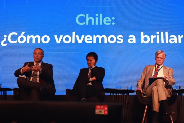 <p>Briones advierte que la guerra comercial restará “por lo menos medio punto” al crecimiento de Chile este año</p>