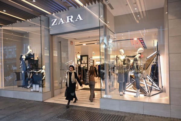 <p>Inditex, propietaria de Zara, aumenta 9% sus utilidades y encadena su tercer año récord en 2024</p>