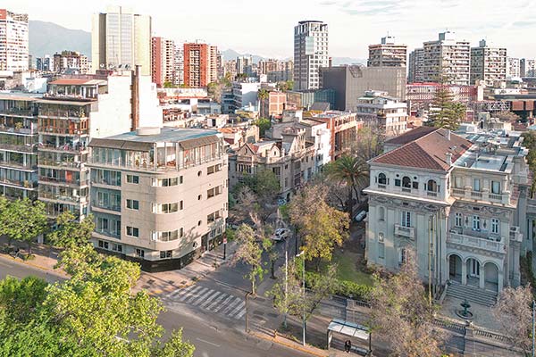 <p>Reconversión de edificios marca inicio de reactivación inmobiliaria en Santiago centro</p>