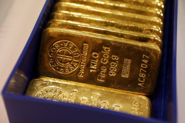 <p>Oro alcanza un nuevo récord histórico y supera la marca sicológica de los US$ 3.000 la onza</p>