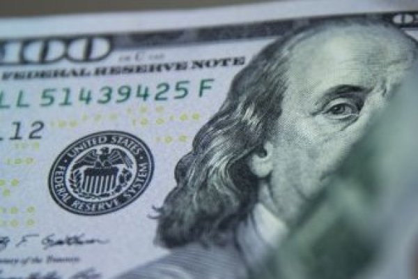 <p>Dólar comienza semana levemente a la baja por alza del cobre y a la espera de la Fed</p>