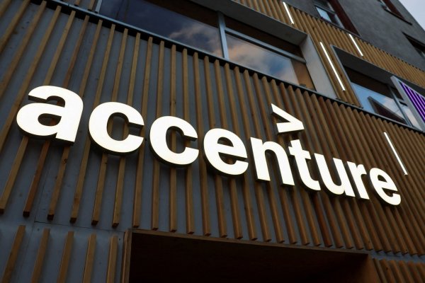 Accenture advierte que la ofensiva contra el gasto liderada por Elon Musk está afectando sus ingresos