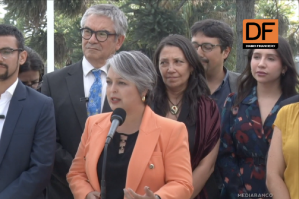 <p>Ahora en DF | Gobierno tras promulgación de la reforma de pensiones: "Hoy es un gran día para los chilenos"</p>