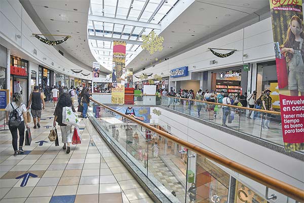 <p>La temporada navideña volvió a impulsar a los malls: ingresos crecieron sobre el 10% el último trimestre de 2024</p>