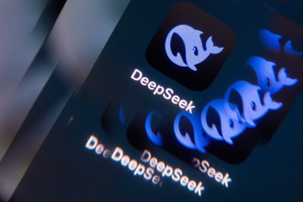 DeepSeek lanza una actualización de su modelo de IA e intensifica su rivalidad OpenAI