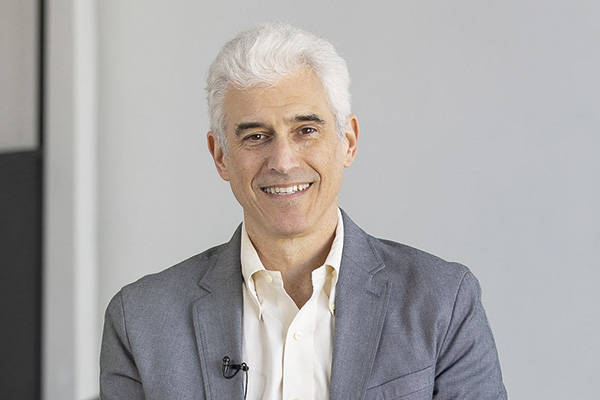 <p>Andrew Winston, experto en sostenibilidad y coautor de Net Positive: “Todavía hay un argumento comercial para la sostenibilidad, se puede ganar dinero y crear valor”</p>